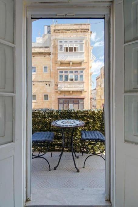 Traditional Maltese Town House In Floriana المظهر الخارجي الصورة